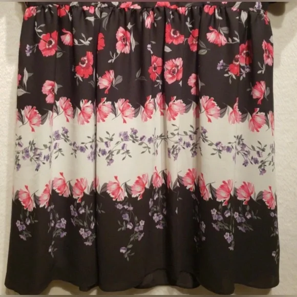 CeCe Elise Tie Neck Floral Dress
Size 12 - Picture 8 of 10